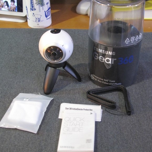 Samsung Gear 360 Real 360° High Resolution VR Camera - Picture 3 of 12